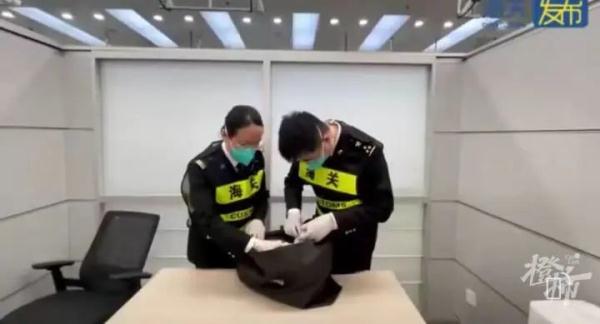 Men carry 101 tubes of pregnant womens blood samples out of the country!Its terrifying...(图2)